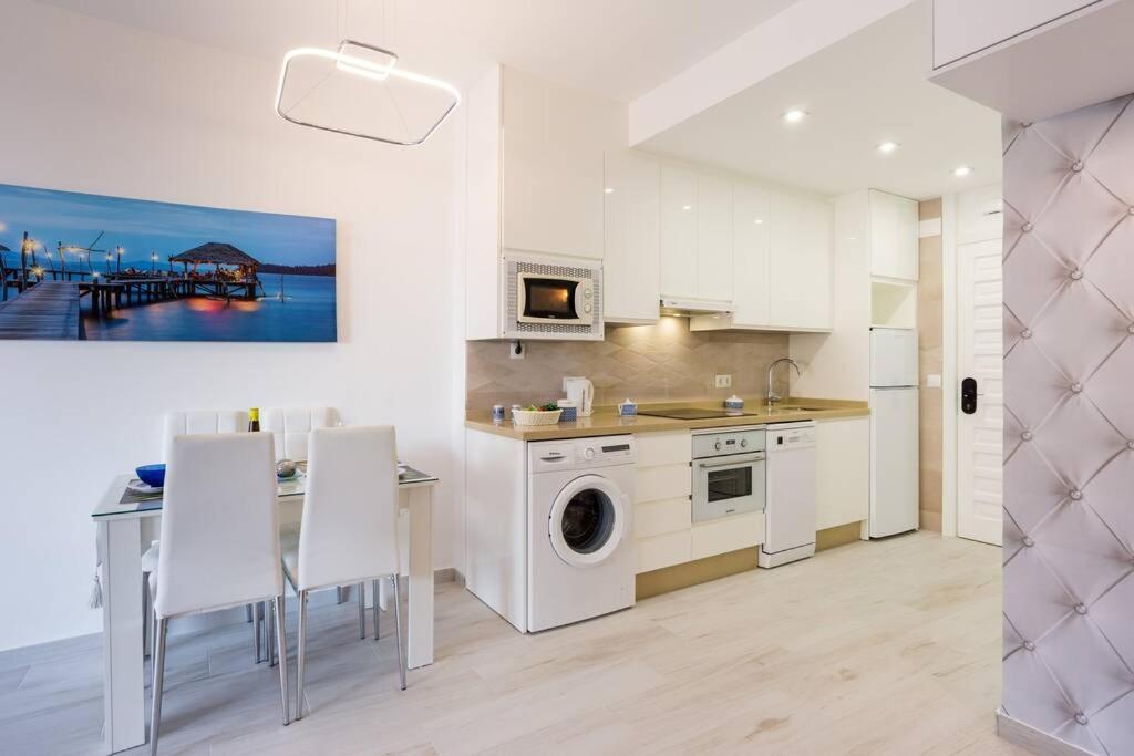 Sol Apartment - C&G Benal Beach Benalmádena Eksteriør billede